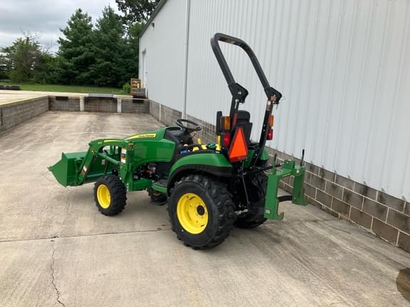 Image of John Deere 2025R equipment image 2