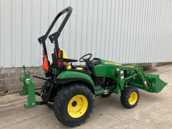 Image of John Deere 2025R equipment image 3