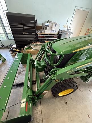 Image of John Deere 2025R equipment image 3