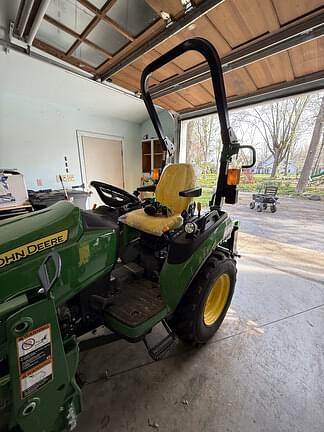 Image of John Deere 2025R equipment image 2