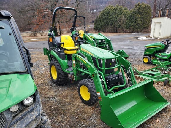 Image of John Deere 2025R equipment image 4