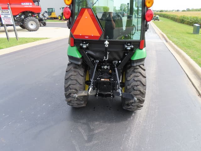 Image of John Deere 2025R equipment image 4