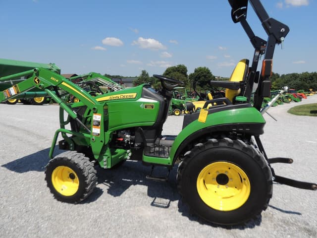 Image of John Deere 2025R equipment image 1