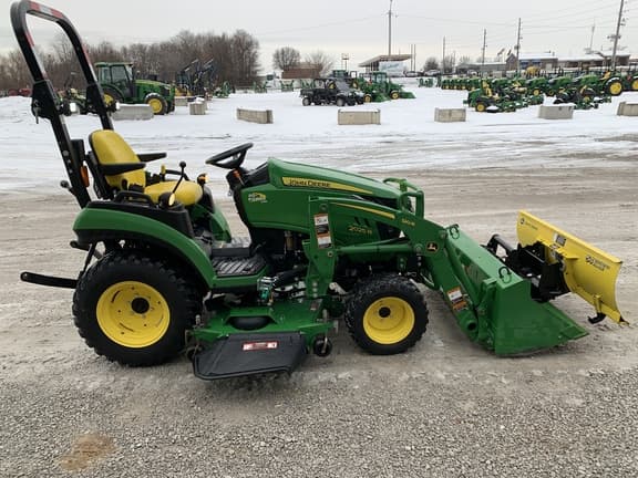 Image of John Deere 2025R equipment image 4
