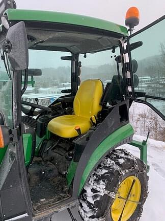 Image of John Deere 2025R equipment image 4