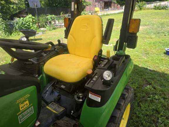 Image of John Deere 2025R equipment image 2