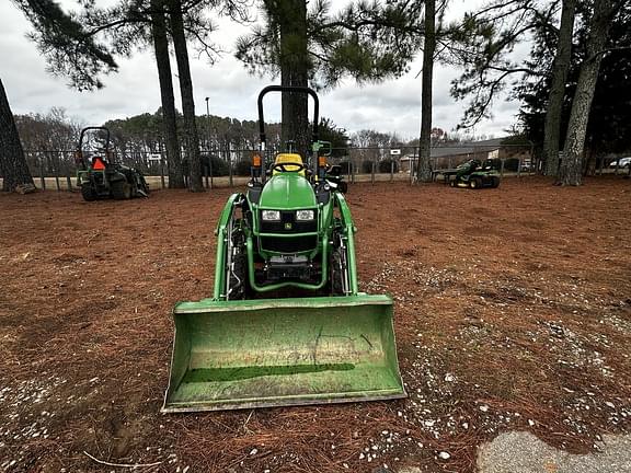 Image of John Deere 2025R equipment image 3