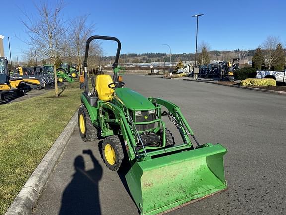 Image of John Deere 2025R equipment image 4