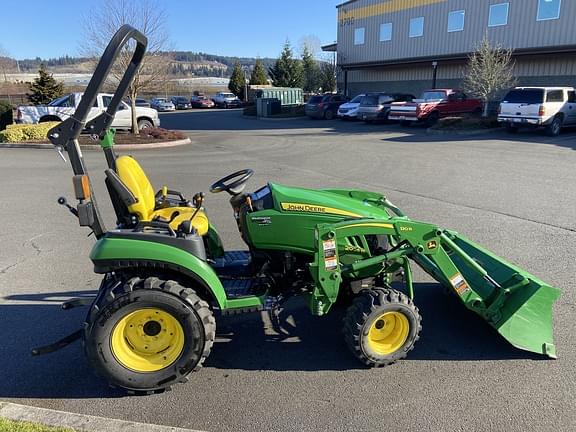 Image of John Deere 2025R equipment image 3