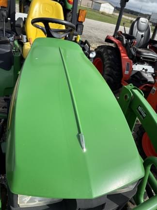 Image of John Deere 2025R equipment image 4