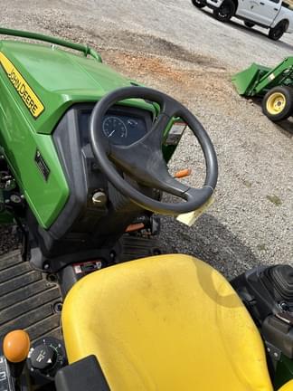 Image of John Deere 2025R equipment image 2