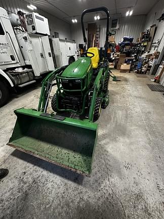 Image of John Deere 2025R equipment image 3