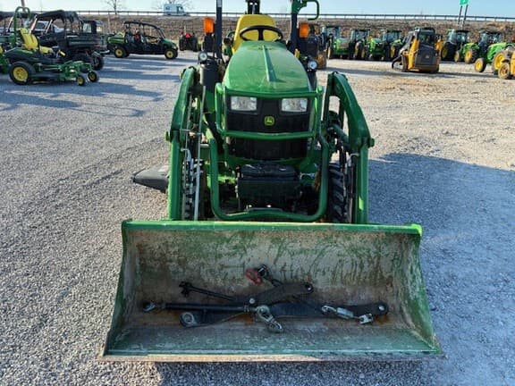 Image of John Deere 2025R equipment image 3