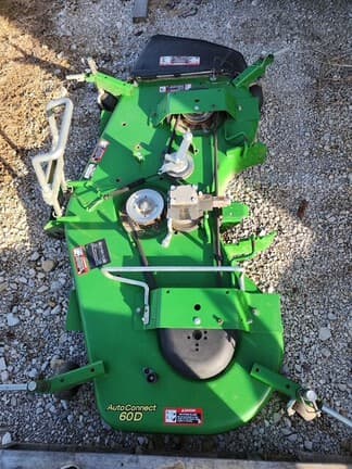 Image of John Deere 2025R equipment image 4