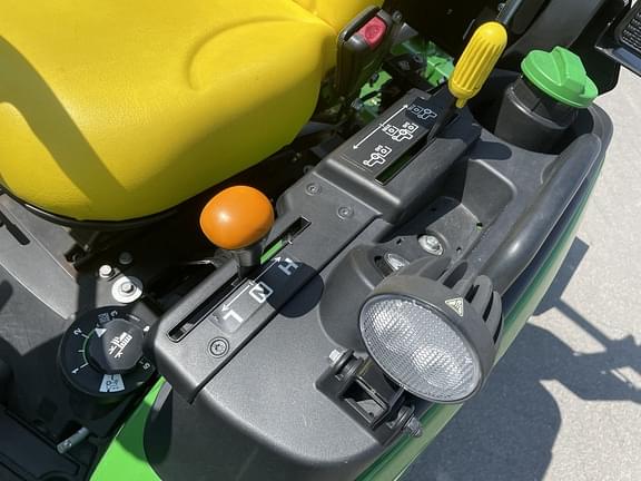 Image of John Deere 2025R equipment image 2