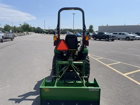 Image of John Deere 2025R equipment image 3