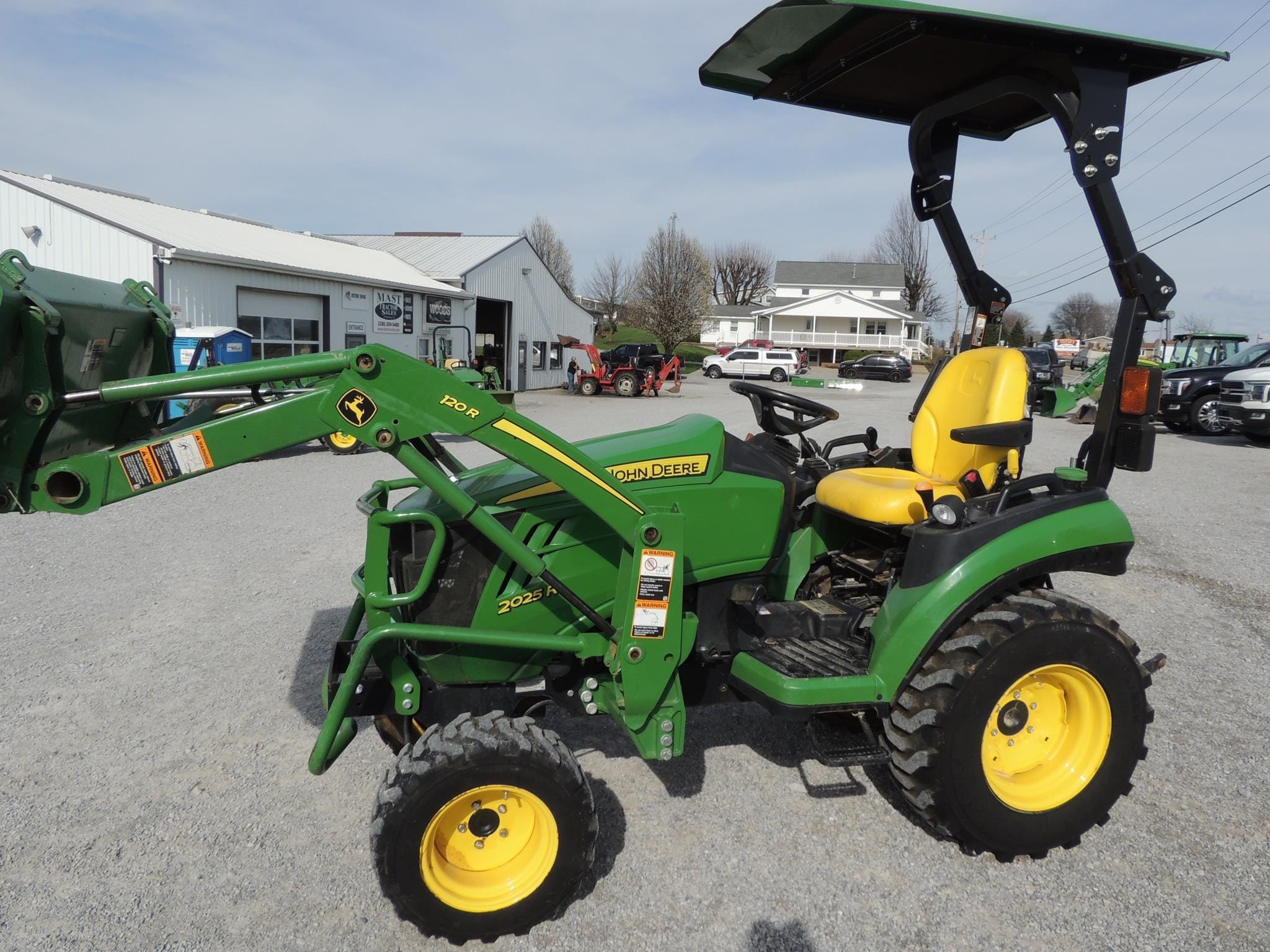 2019 John Deere 2025R Equipment Image0