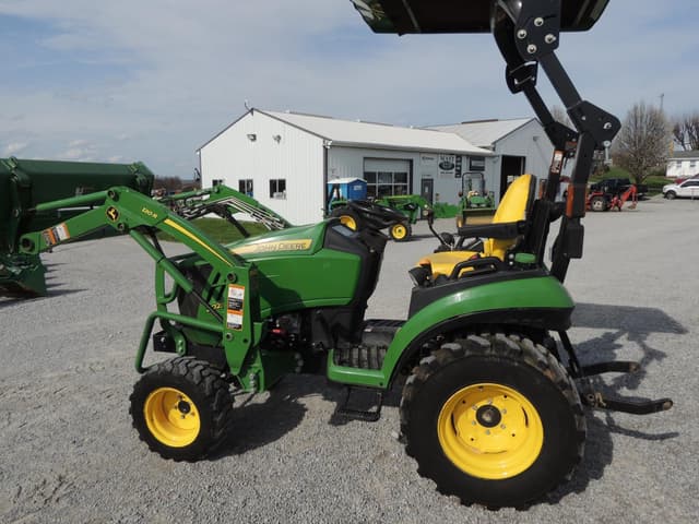 Image of John Deere 2025R equipment image 1