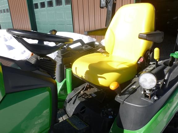 Image of John Deere 2025R equipment image 4