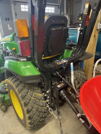 Image of John Deere 2025R equipment image 3