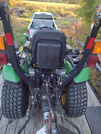 Image of John Deere 2025R equipment image 4