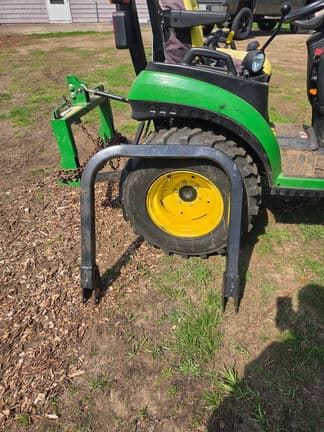 Image of John Deere 2025R equipment image 3