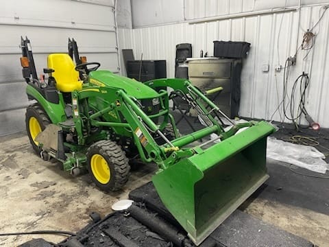 2019 John Deere 2025R Equipment Image0