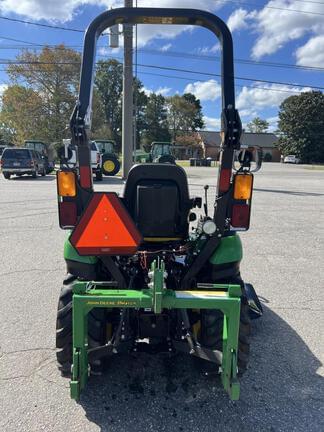 Image of John Deere 2025R equipment image 3