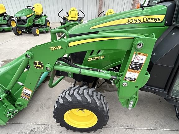 Image of John Deere 2025R equipment image 2