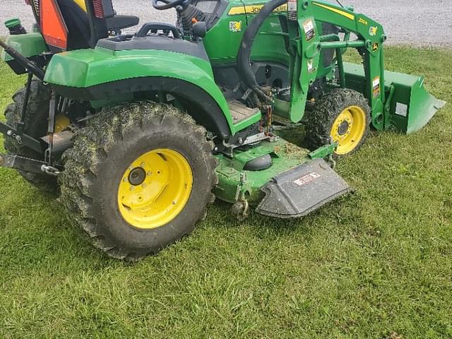 Image of John Deere 2032R equipment image 3