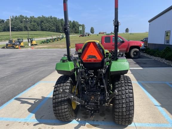 Image of John Deere 2032R equipment image 2