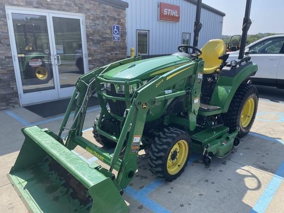 Image of John Deere 2032R equipment image 3