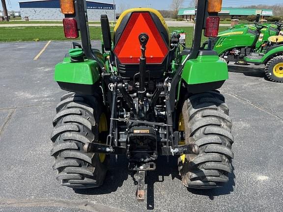 Image of John Deere 2032R equipment image 2