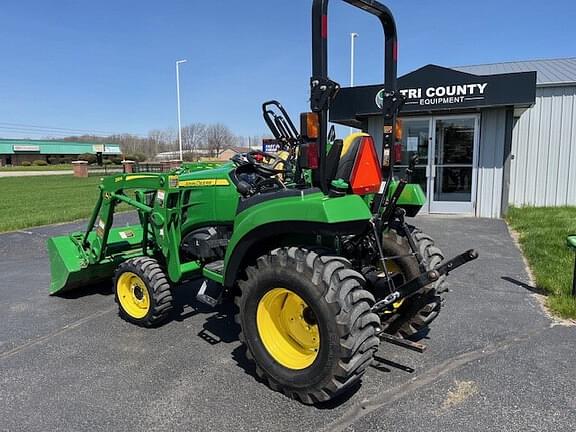 Image of John Deere 2032R equipment image 1