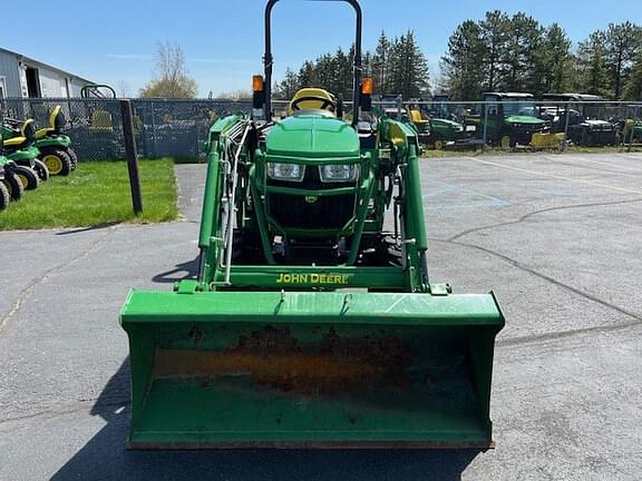 Image of John Deere 2032R equipment image 4
