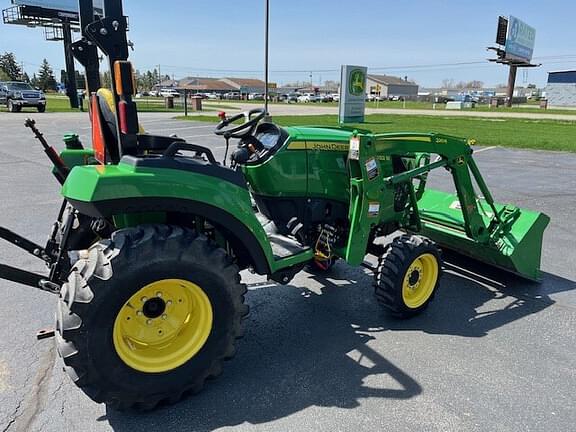 Image of John Deere 2032R equipment image 3