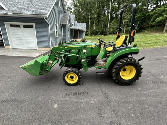 Image of John Deere 2032R equipment image 1