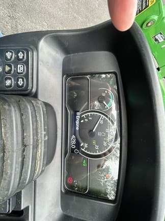 Image of John Deere 2032R equipment image 4