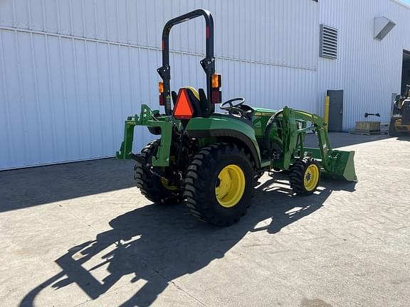 Image of John Deere 2032R equipment image 2