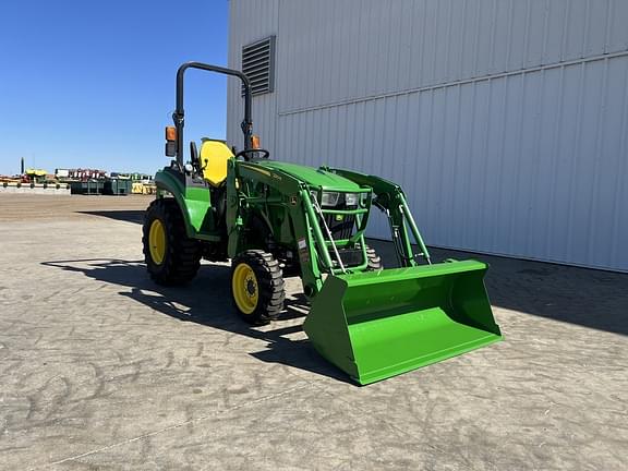 Image of John Deere 2032R equipment image 1