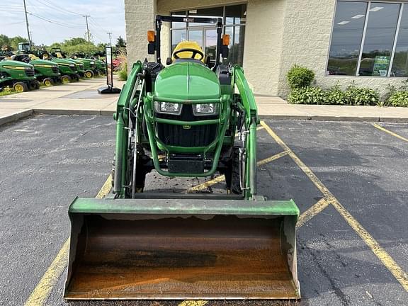 Image of John Deere 2032R equipment image 1