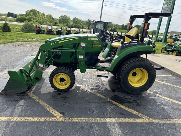 Image of John Deere 2032R equipment image 3