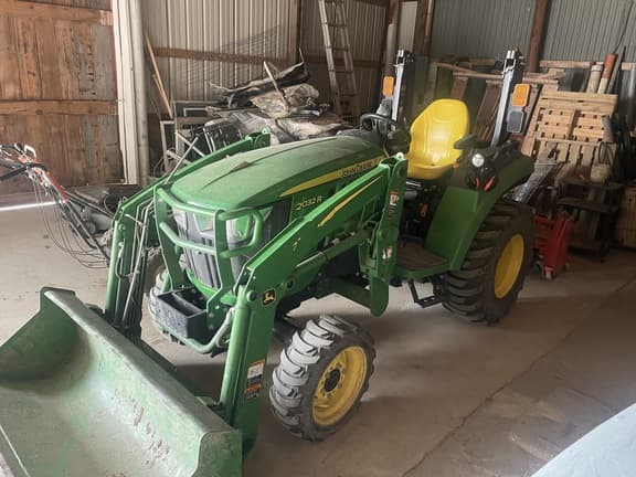 Image of John Deere 2032R equipment image 2