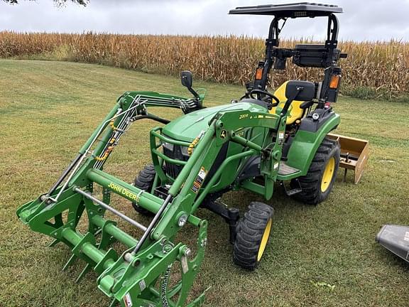 Image of John Deere 2032R equipment image 2