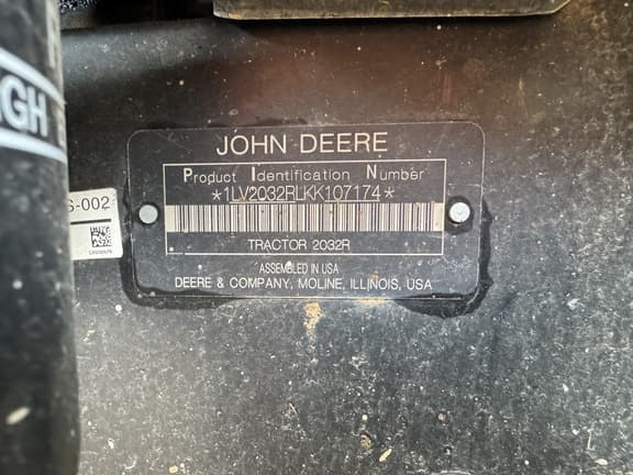 Image of John Deere 2032R equipment image 2
