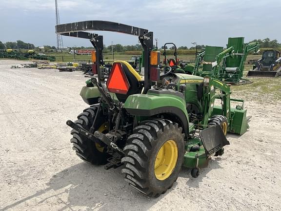 Image of John Deere 2032R equipment image 4