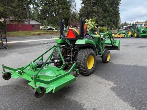 Image of John Deere 2032R equipment image 4