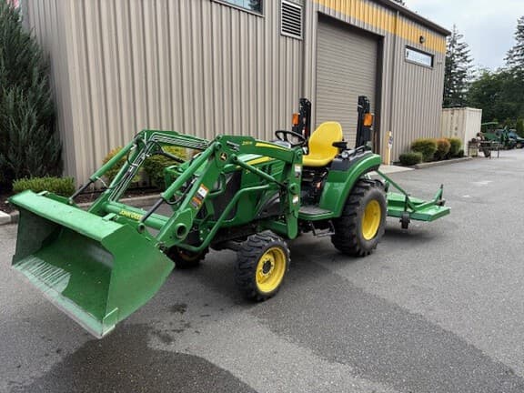 Image of John Deere 2032R equipment image 1