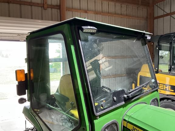 Image of John Deere 2032R equipment image 1