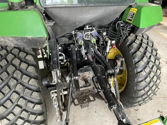 Image of John Deere 2032R equipment image 4
